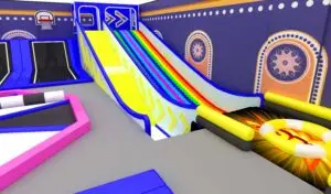 Parque de trampolines con tobogán arcoíris vibrante y colchoneta para saltar.